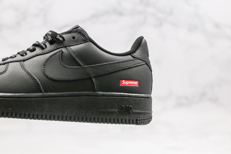 Air Force 1 Low x Supreme Black