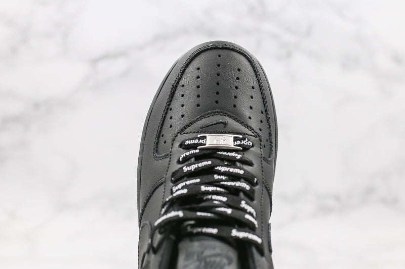 Air Force 1 Low x Supreme Black