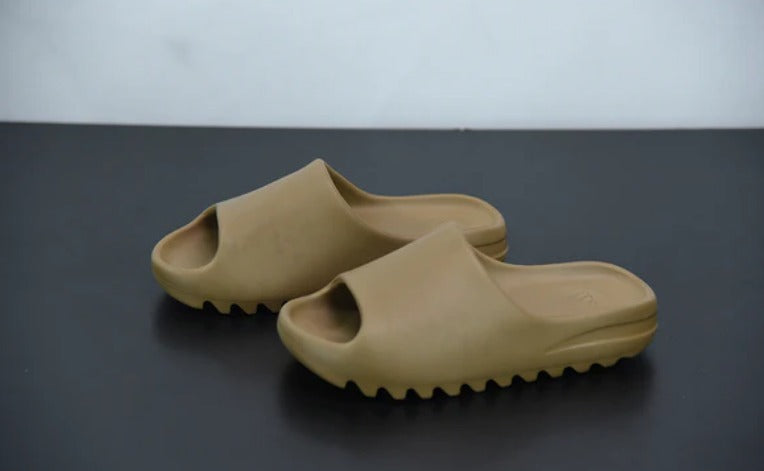 Yeezy Slide - Earth Brown