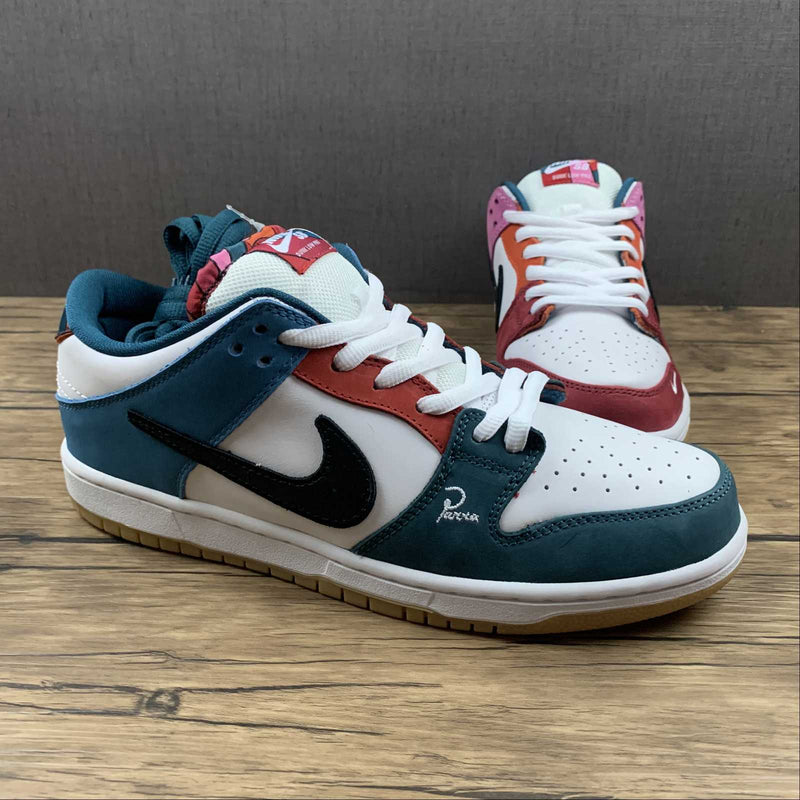 Dunk Low - Parra (Friends & Family)