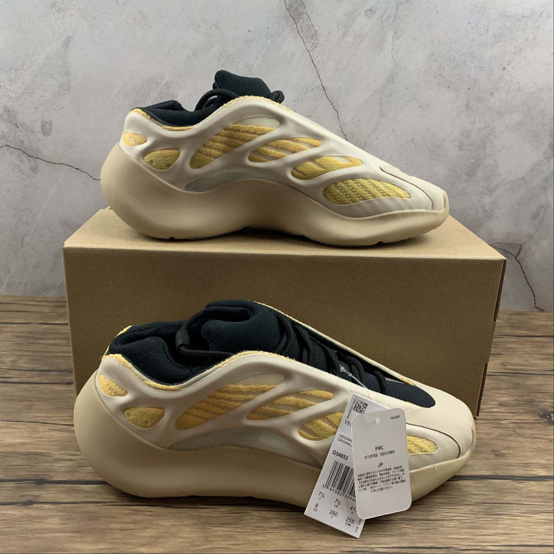 Yeezy Boost 700 - Safflower