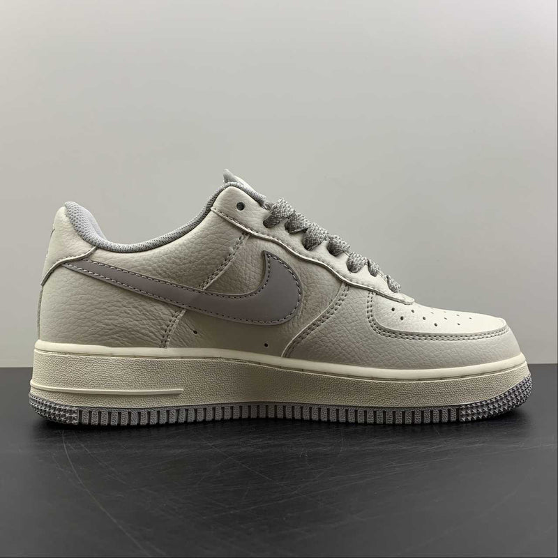 Air Force 1 - Beige/Bright Silver