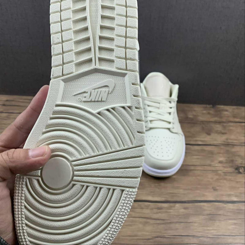 Air Jordan 1 - Coconut Milk