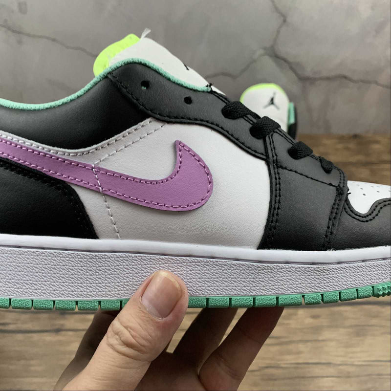 Air Jordan 1 - Glow Violet